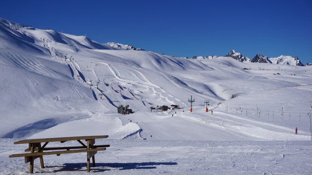 Er der andre udendørs aktiviteter i Avoriaz udover skiløb og snowboarding?